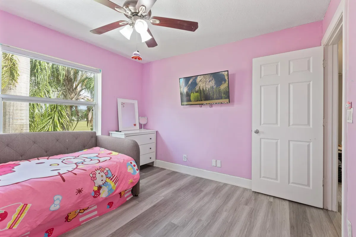 Residence photo 22