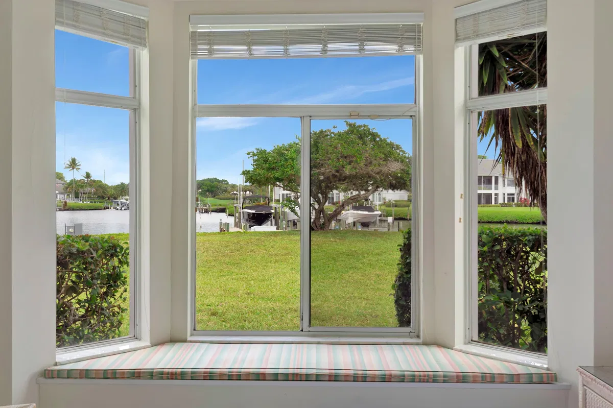 Admirals Cove Residence photo 28