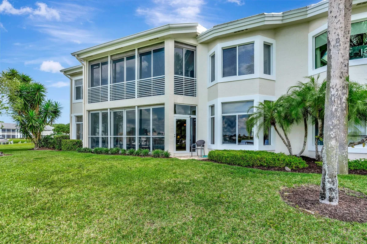 Admirals Cove Residence photo 37