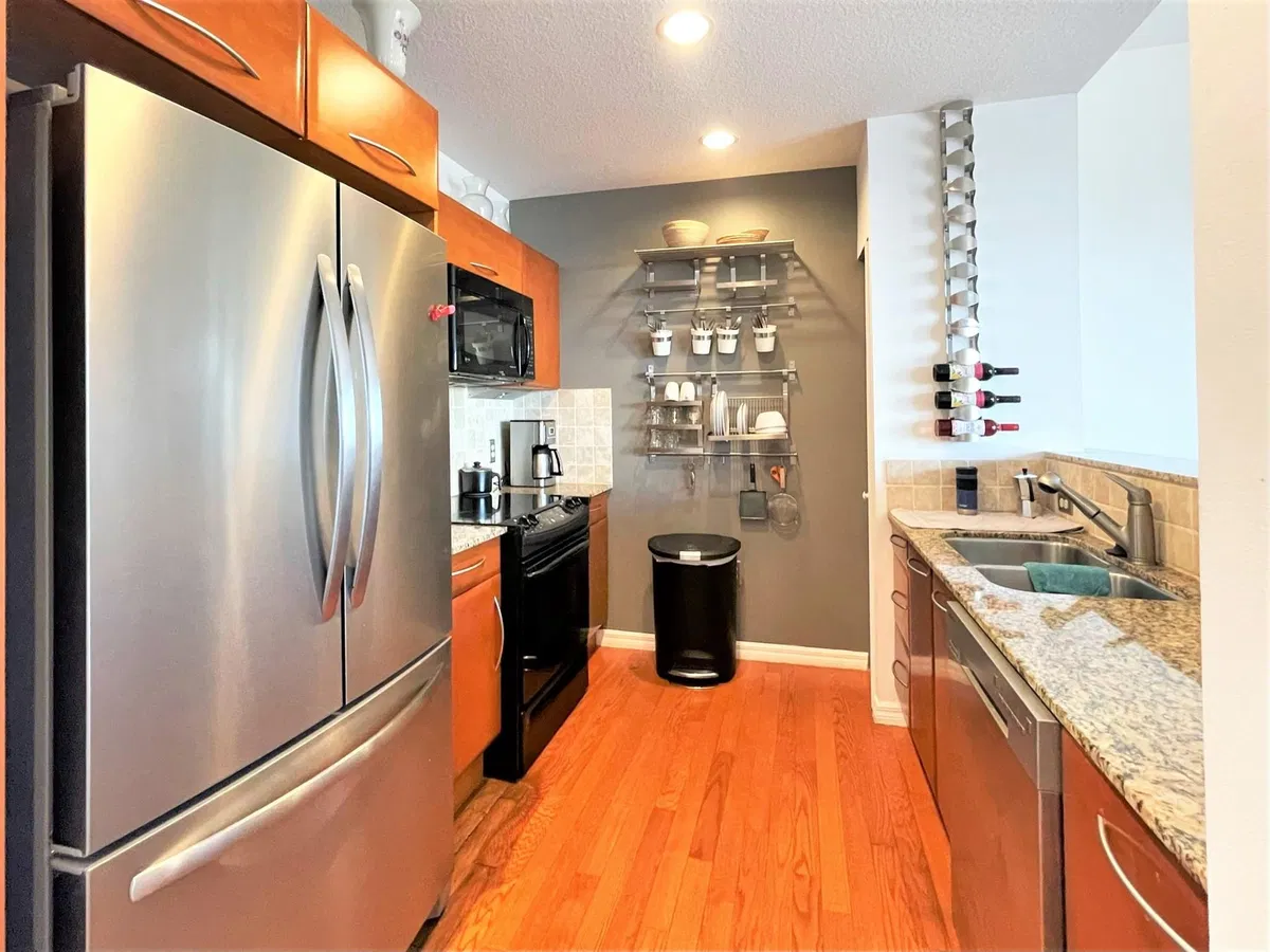 Unit 616 photo 7