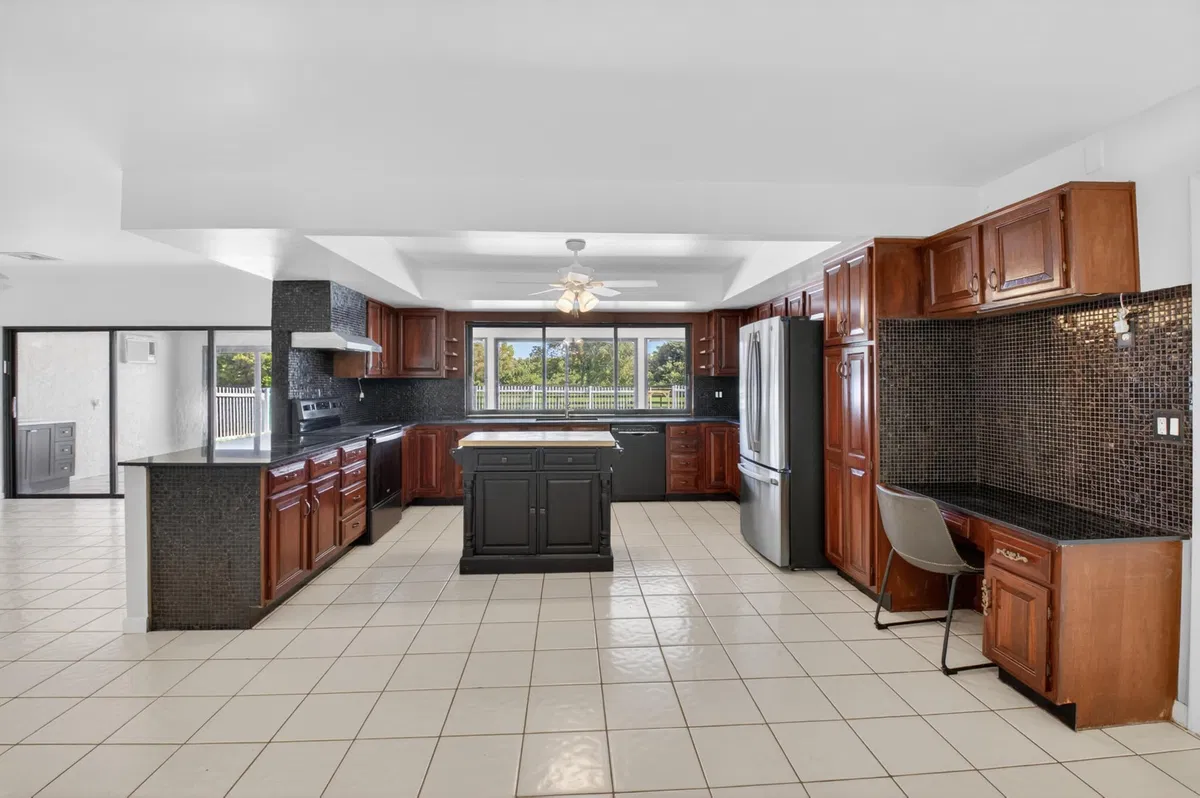  Residence photo 10