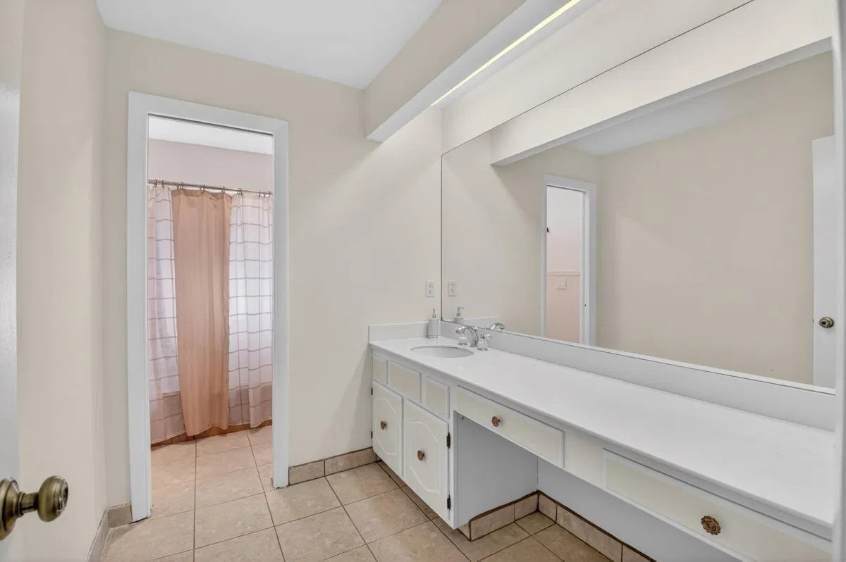 Residence photo 25