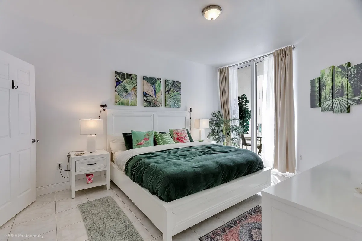 The Strand Unit 1008 photo 10