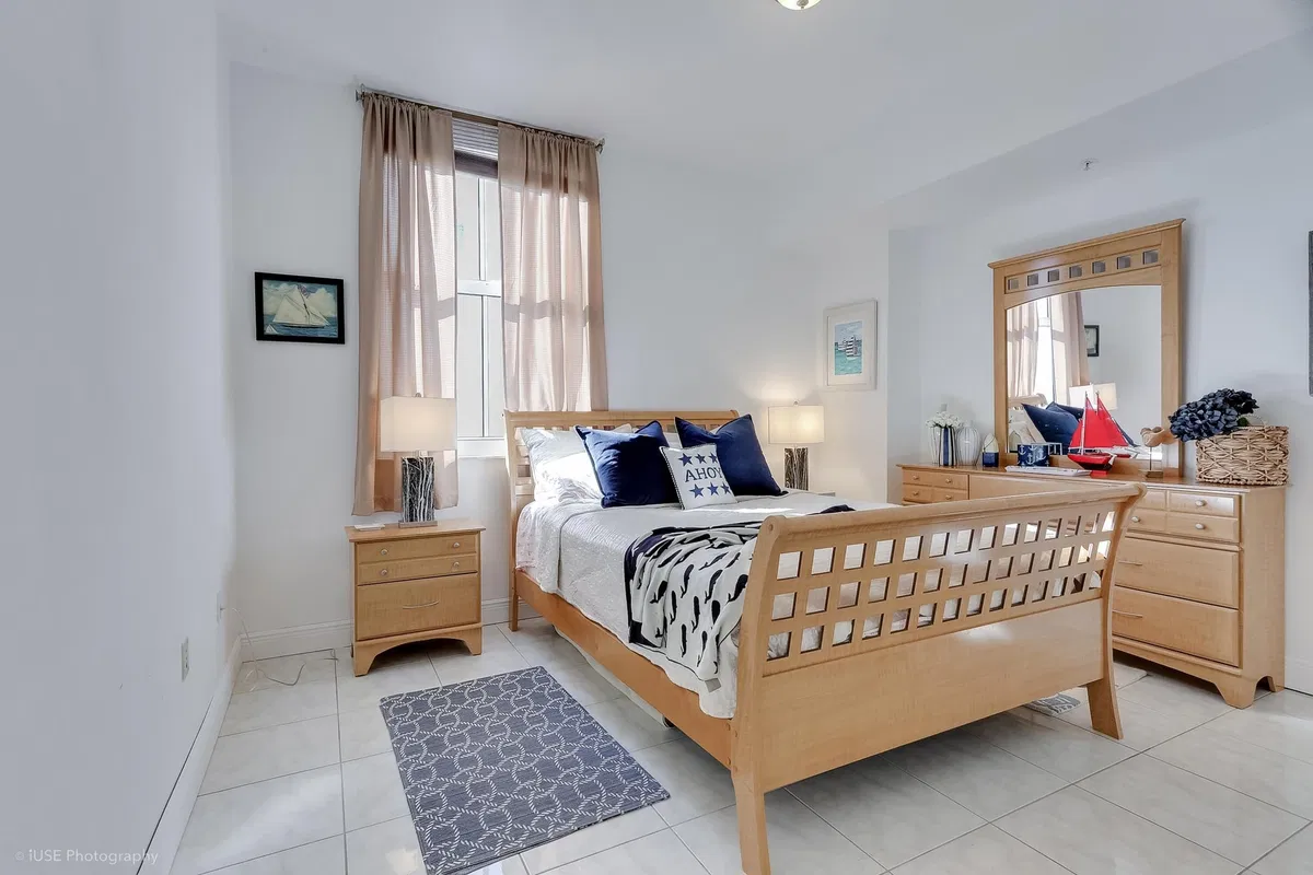The Strand Unit 1008 photo 13