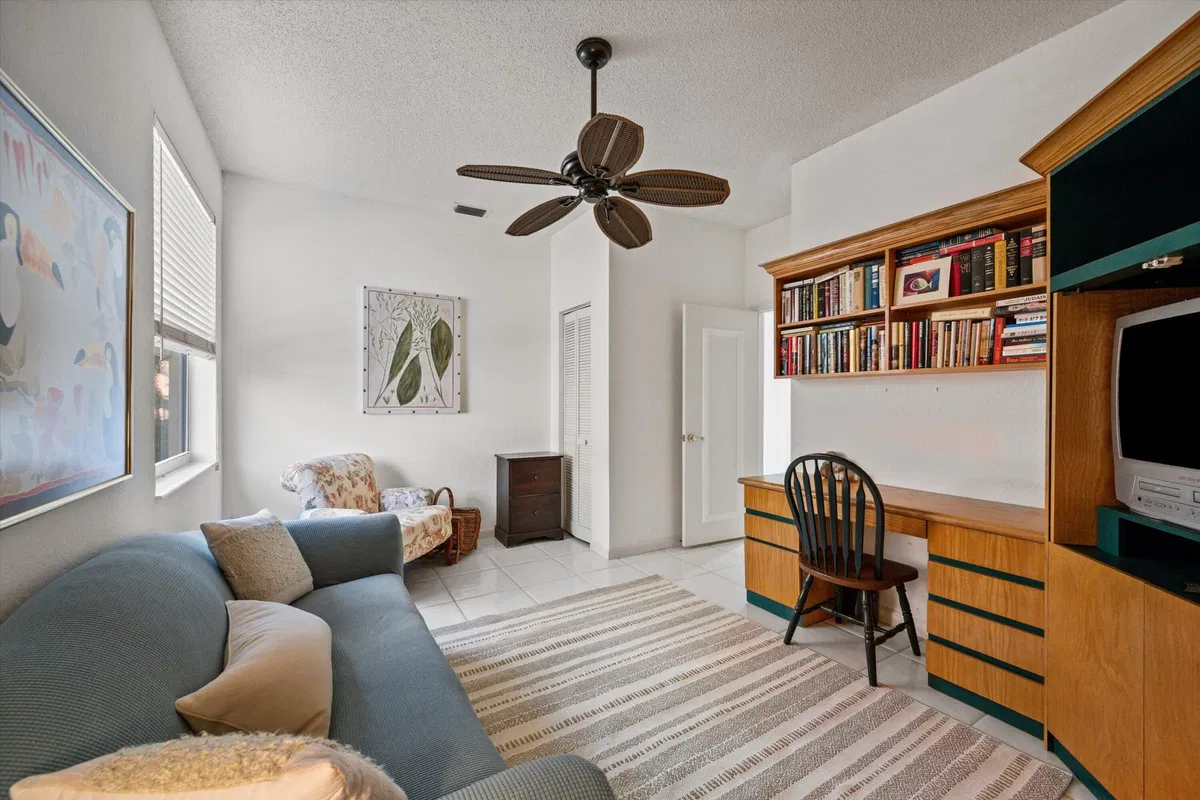  Residence photo 25