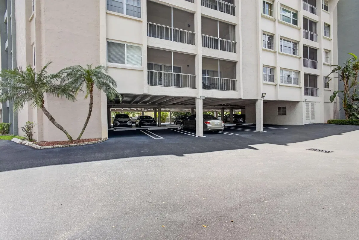  Unit 211 photo 31