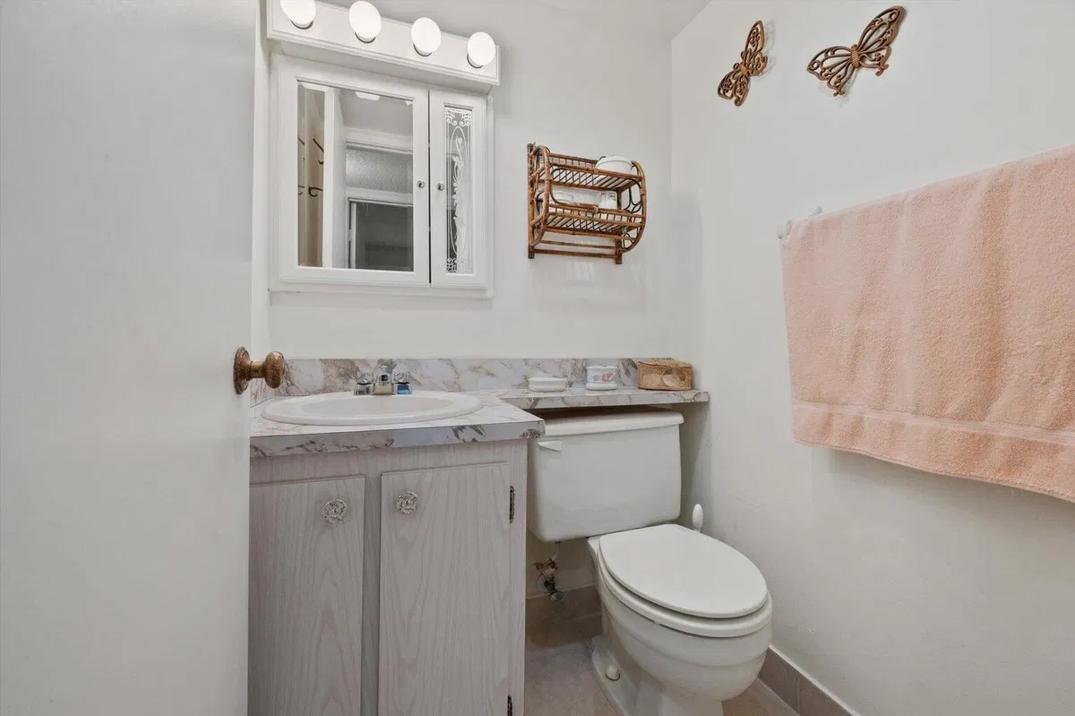 Unit 202 photo 10