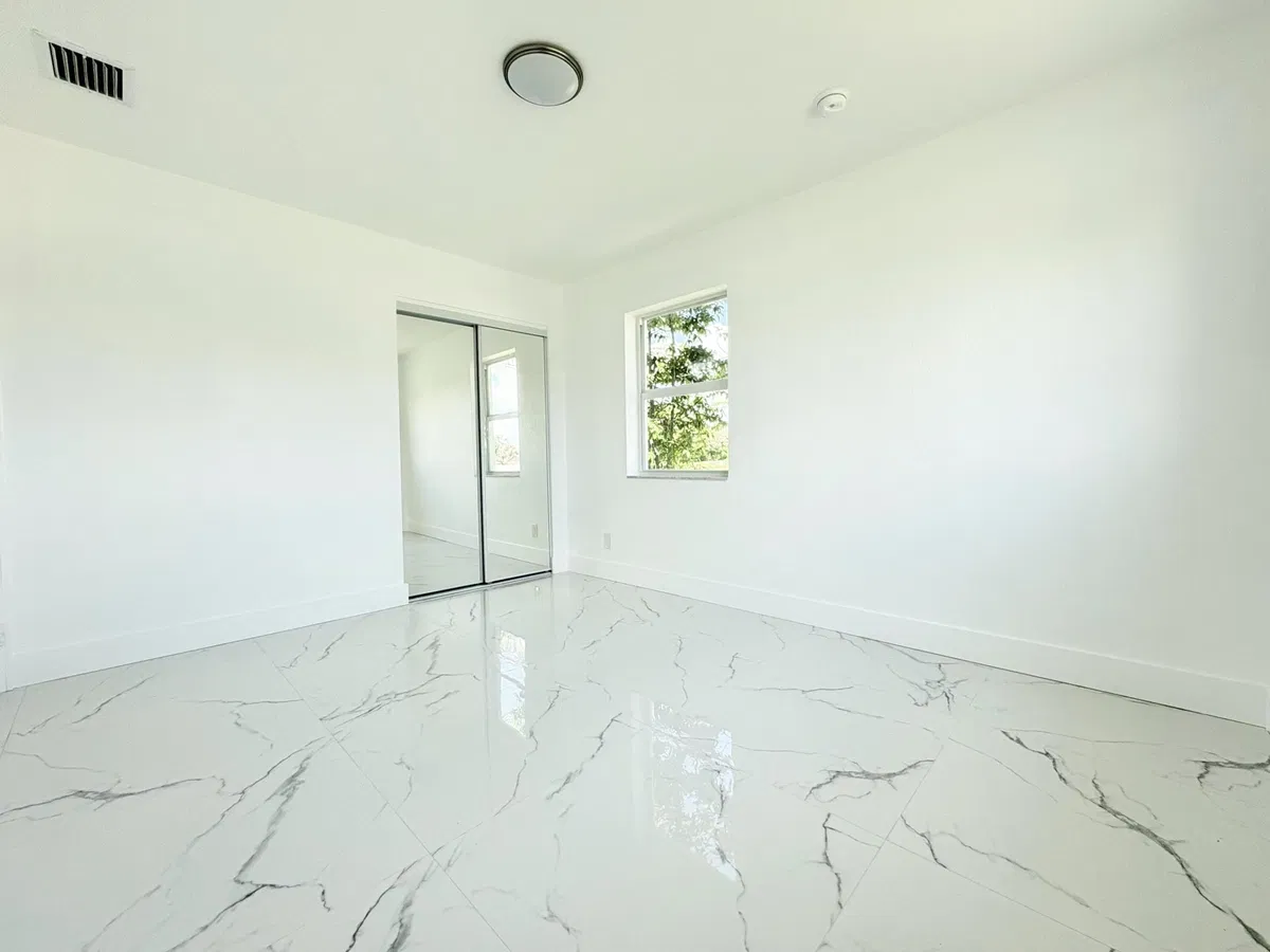 Residence photo 25