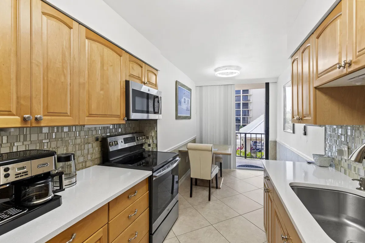 Singer Island Unit 1-204 photo 22