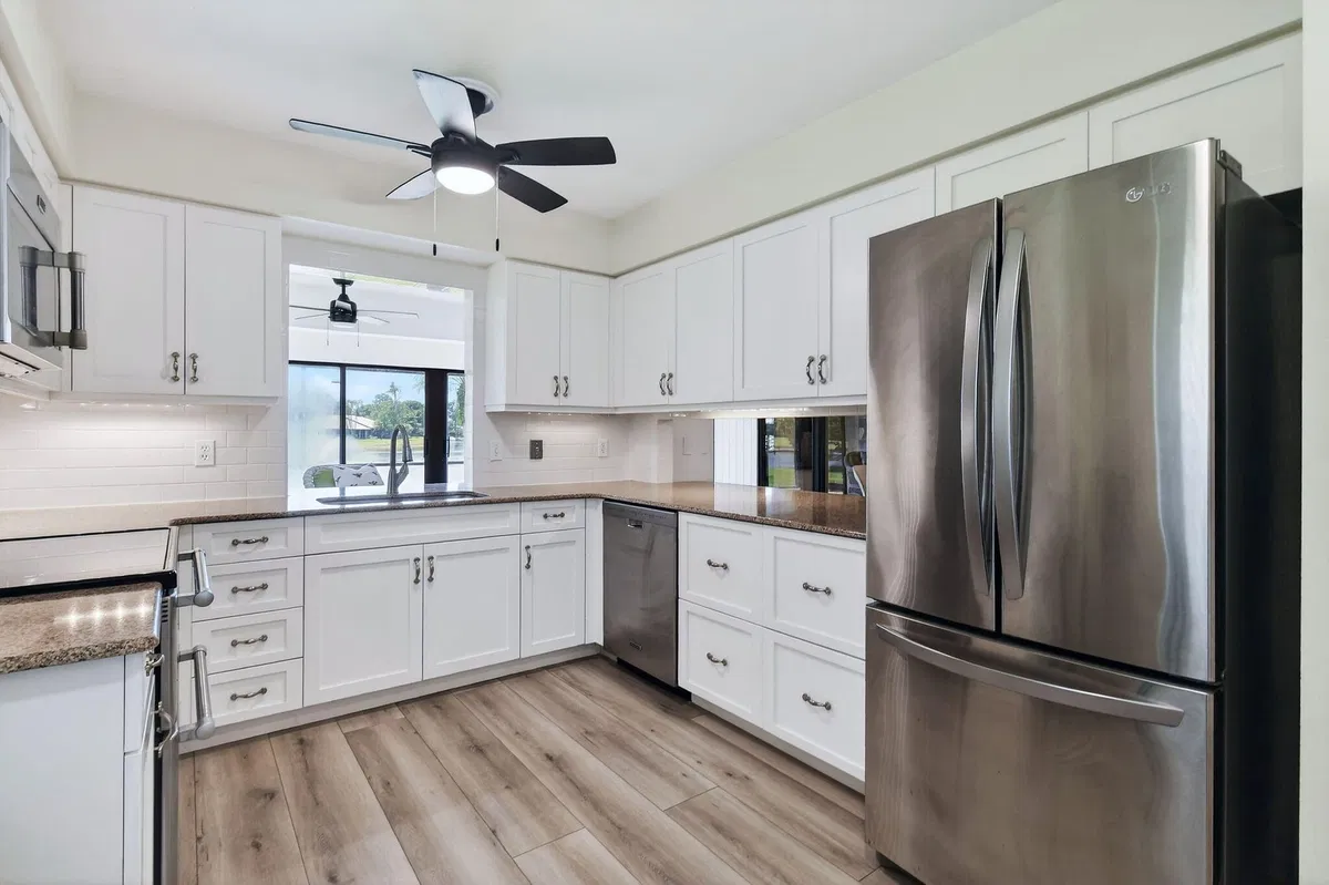 Eastpointe Country Club Residence photo 10