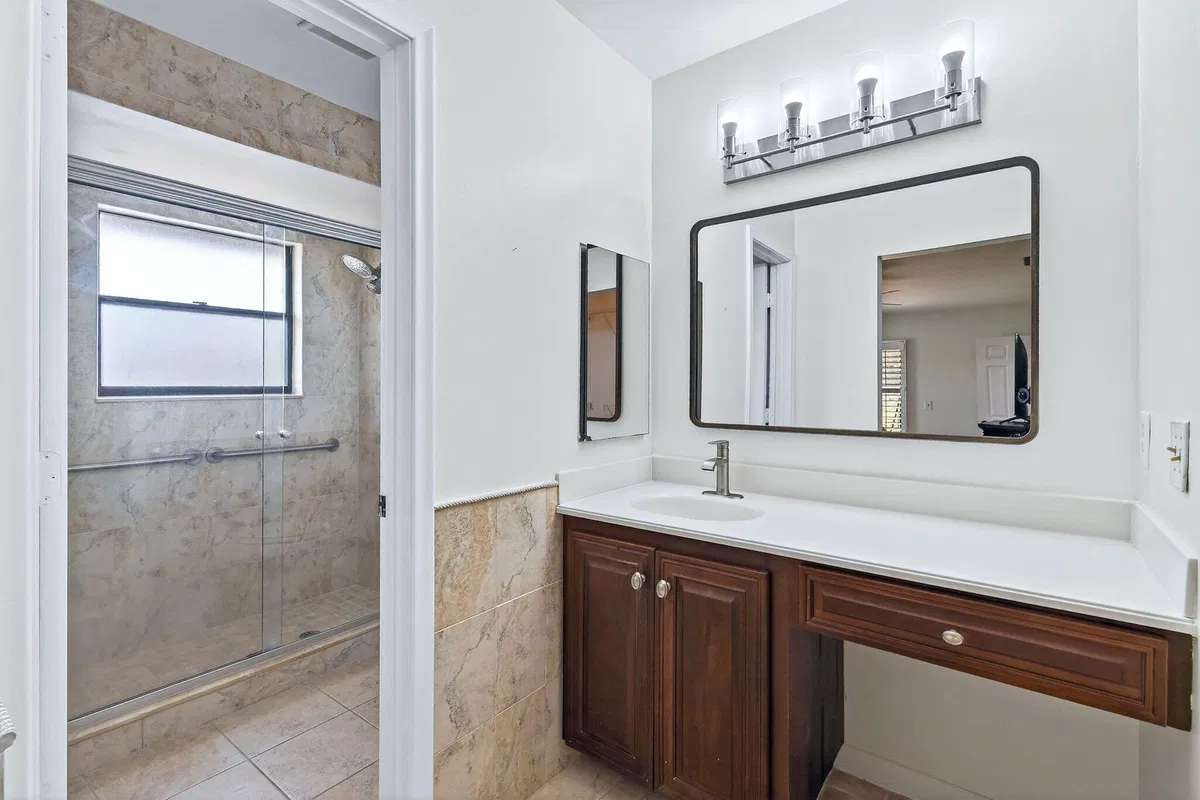 Eastpointe Country Club Residence photo 13