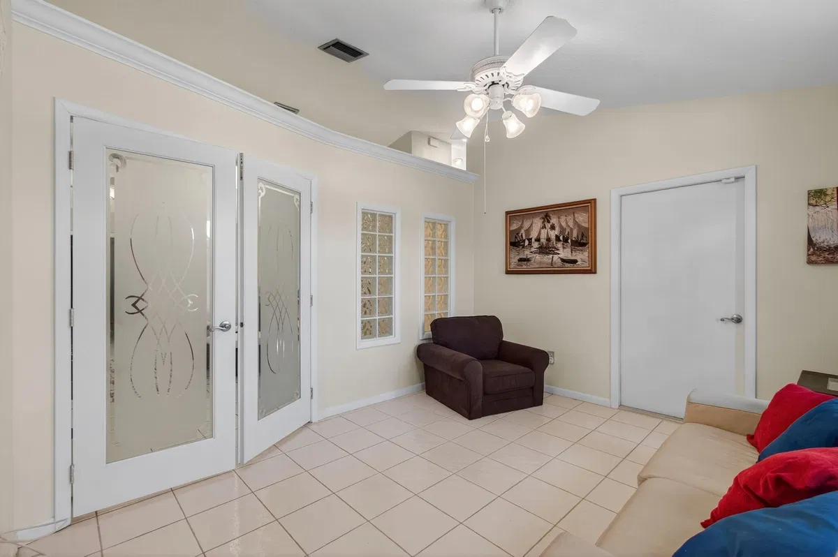 Residence photo 22
