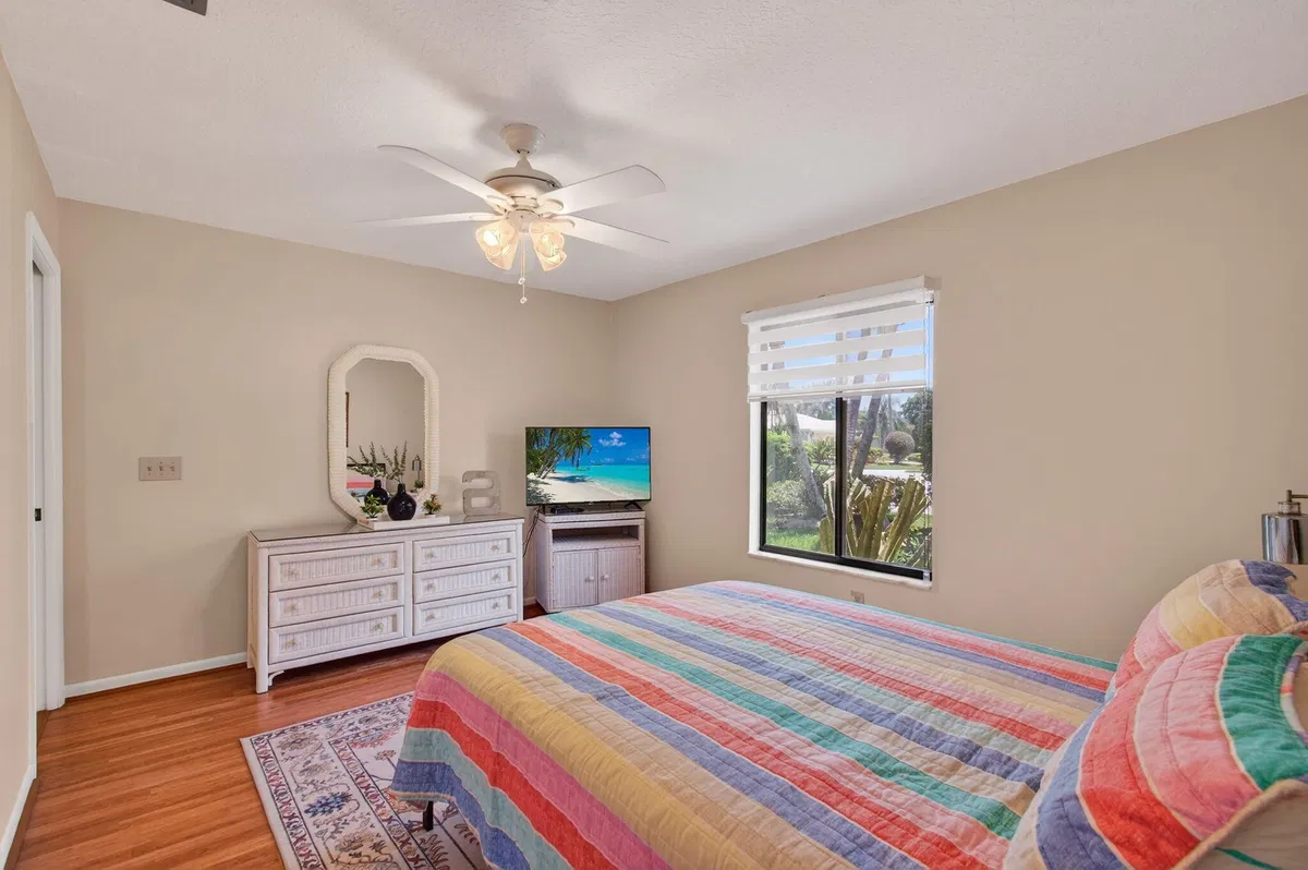 Residence photo 64