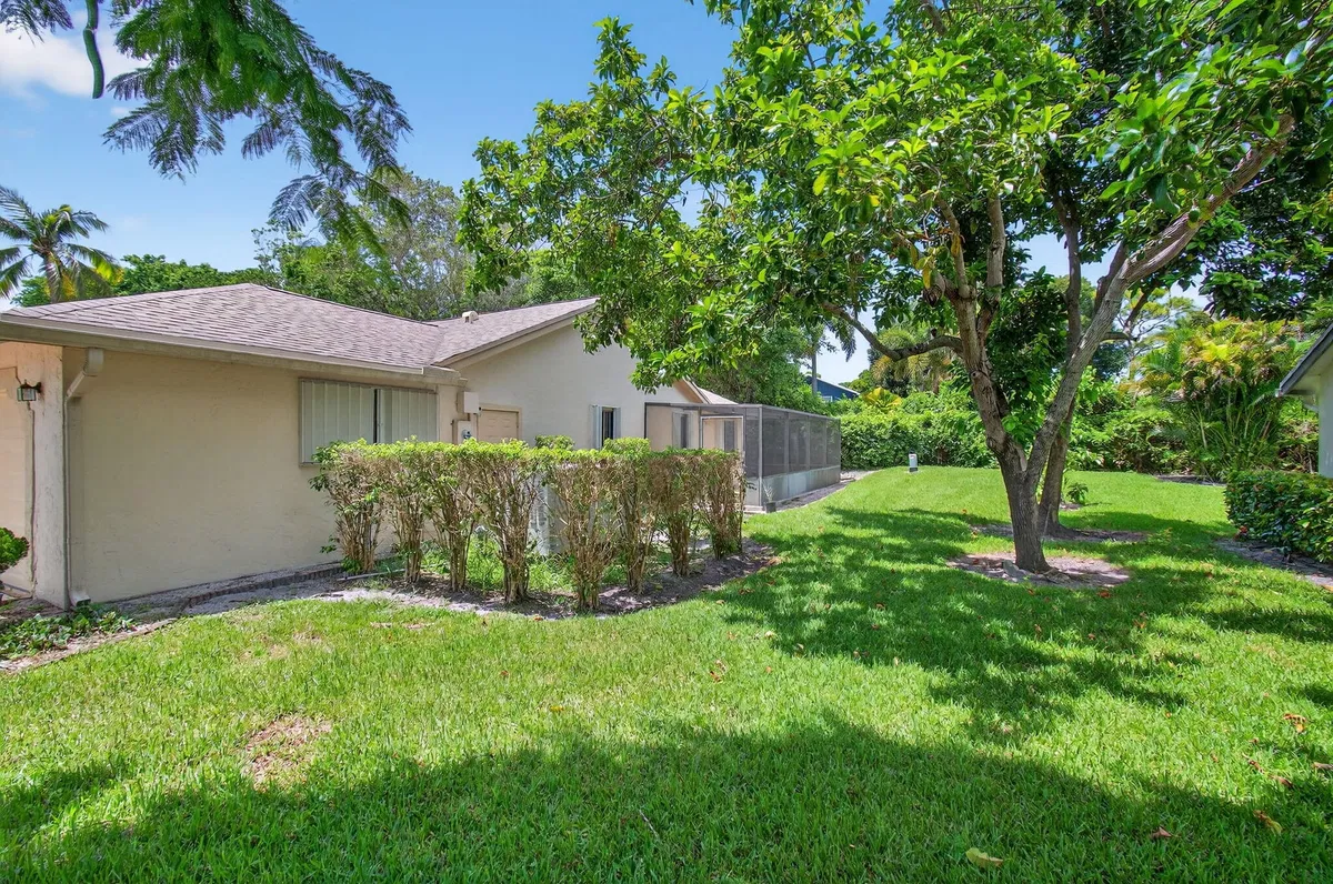 Residence photo 76