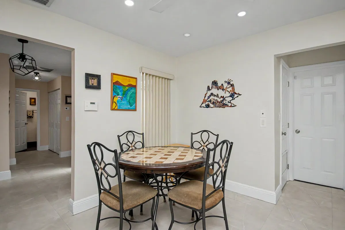 Residence photo 16