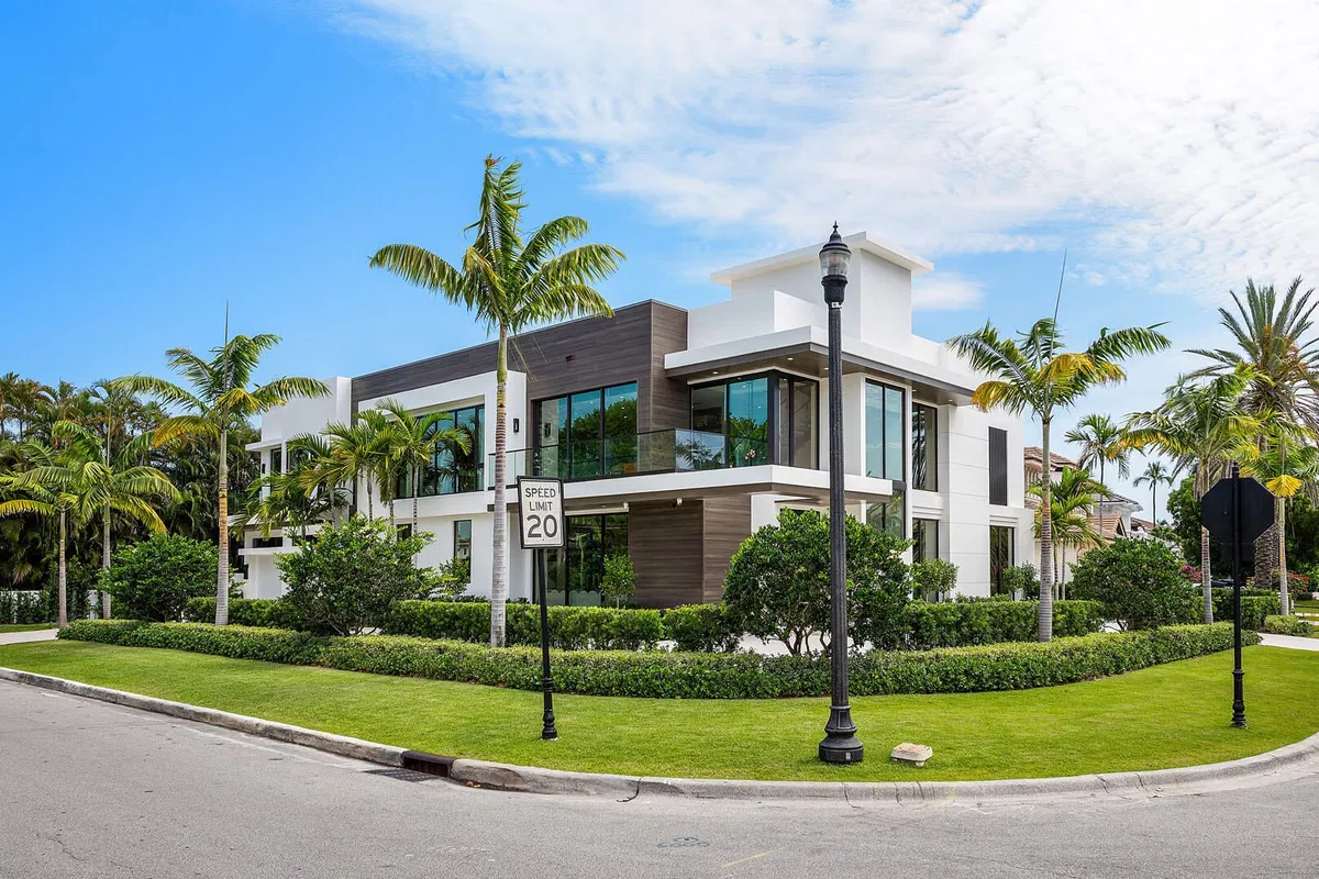Royal Palm Yacht and Country Club Residence photo 4