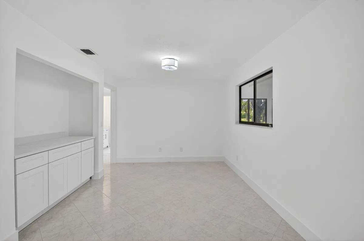 Residence photo 16