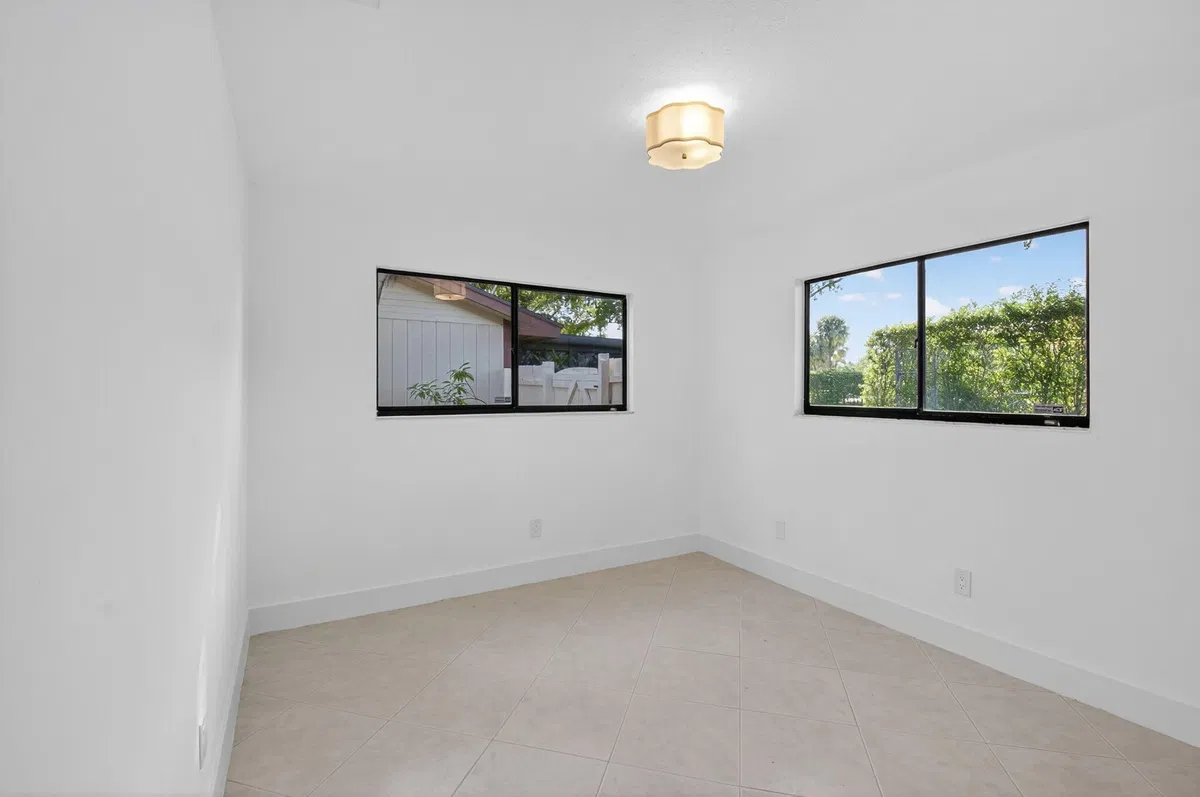 Residence photo 19