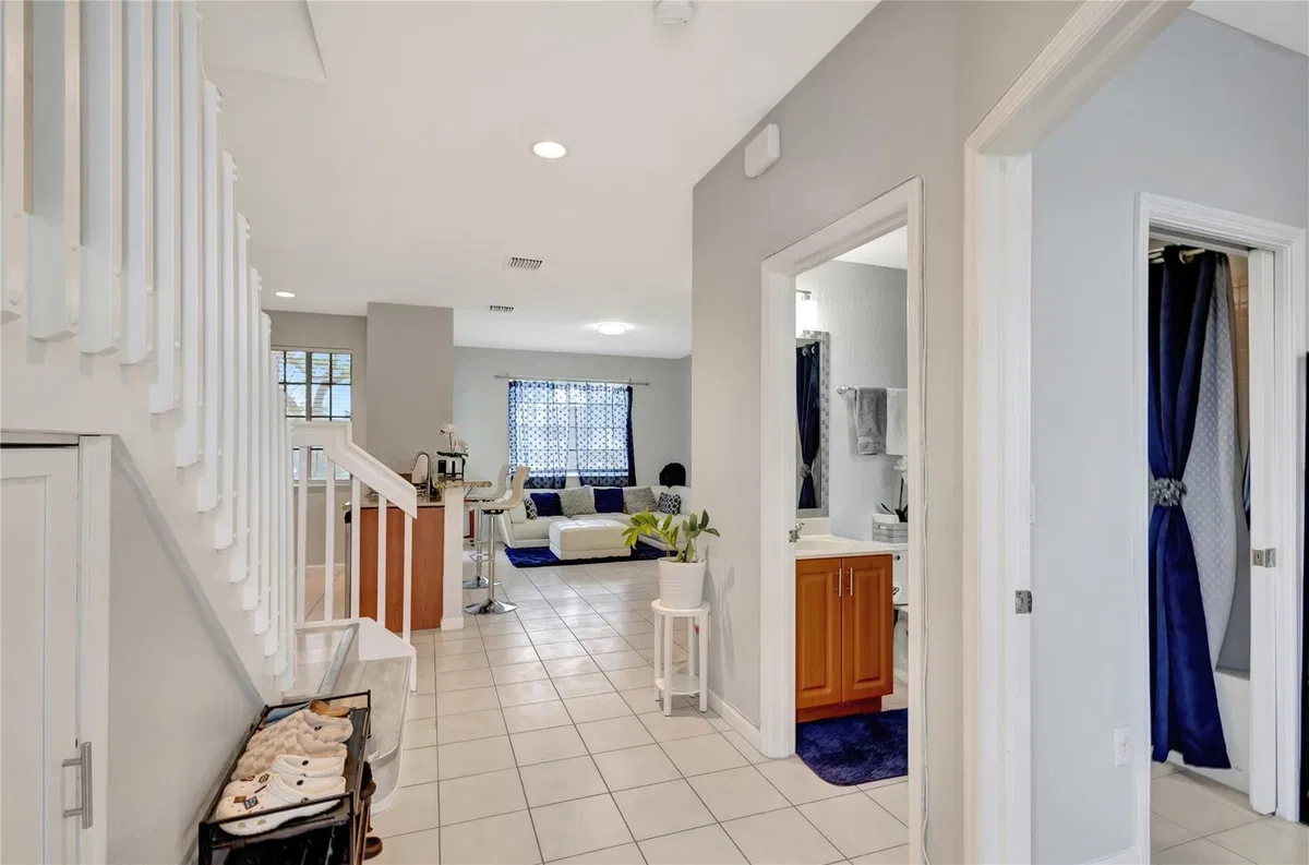 Unit 2037 photo 7