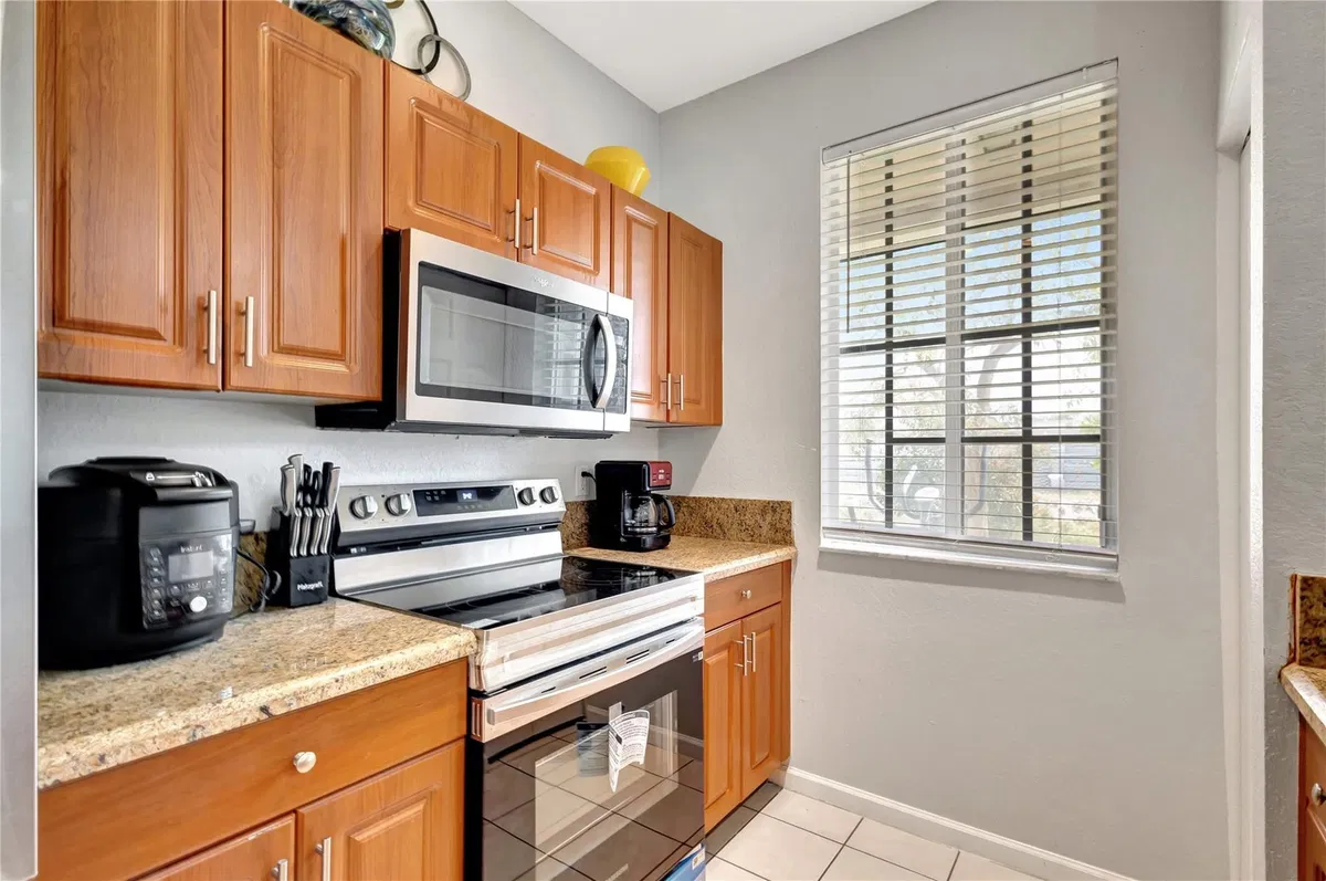 Unit 2037 photo 13