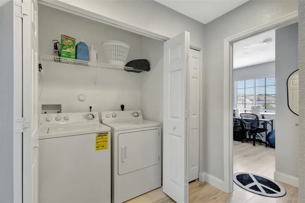 Unit 2037 photo 25