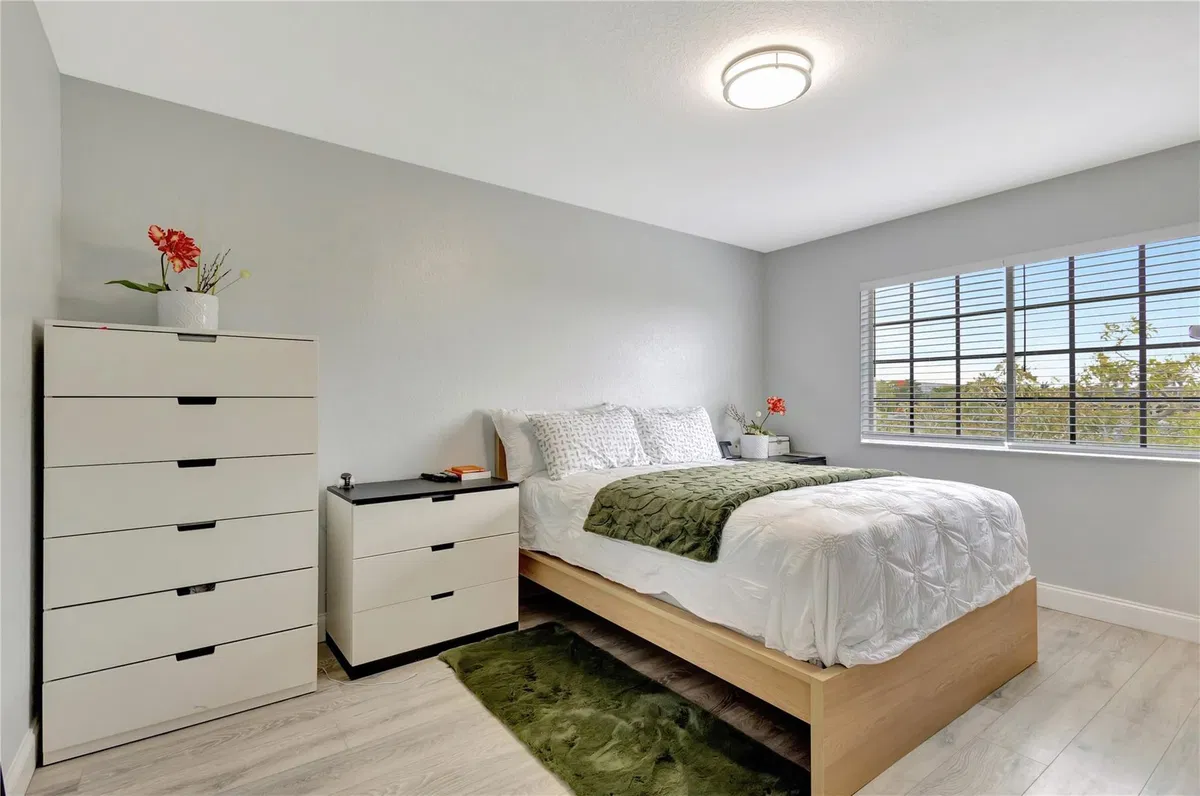 Unit 2037 photo 28