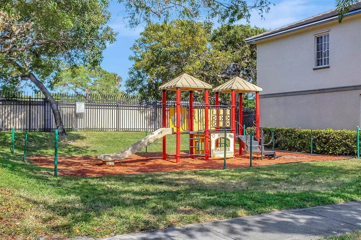 Unit 2037 photo 37