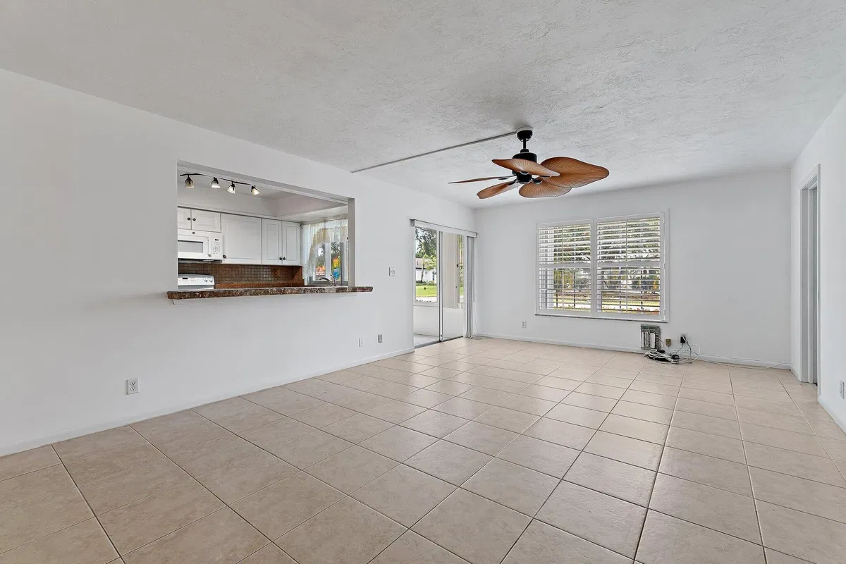 Unit 131 photo 7