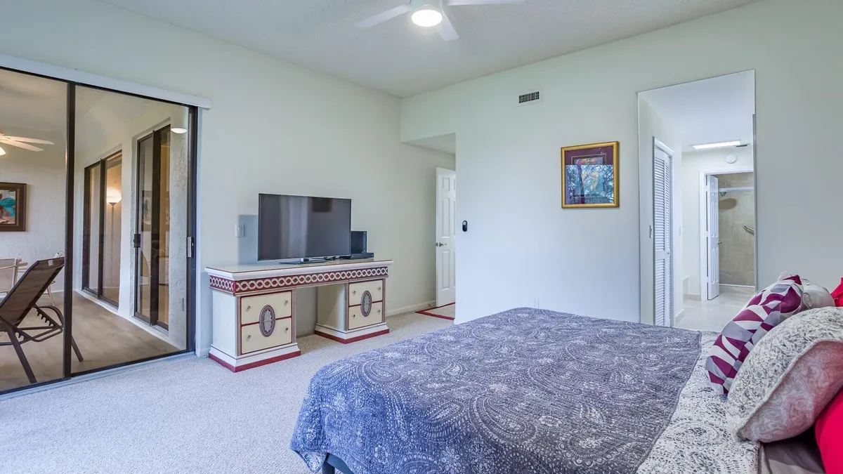 Unit 208 photo 13