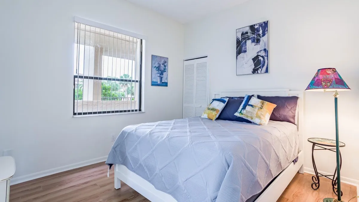 Unit 208 photo 16