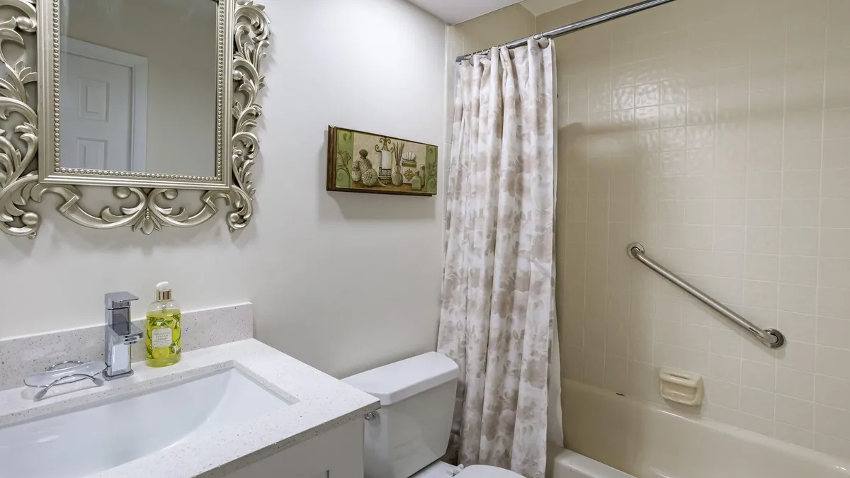 Unit 208 photo 19