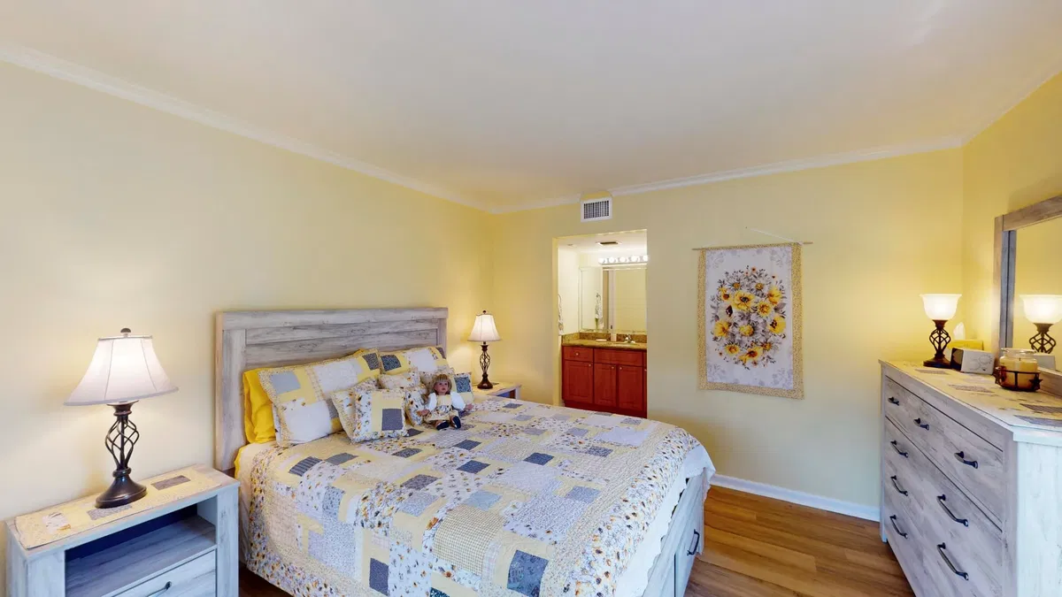 Unit 121 photo 7