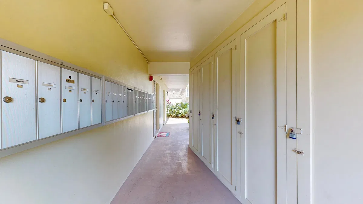 Unit 121 photo 16