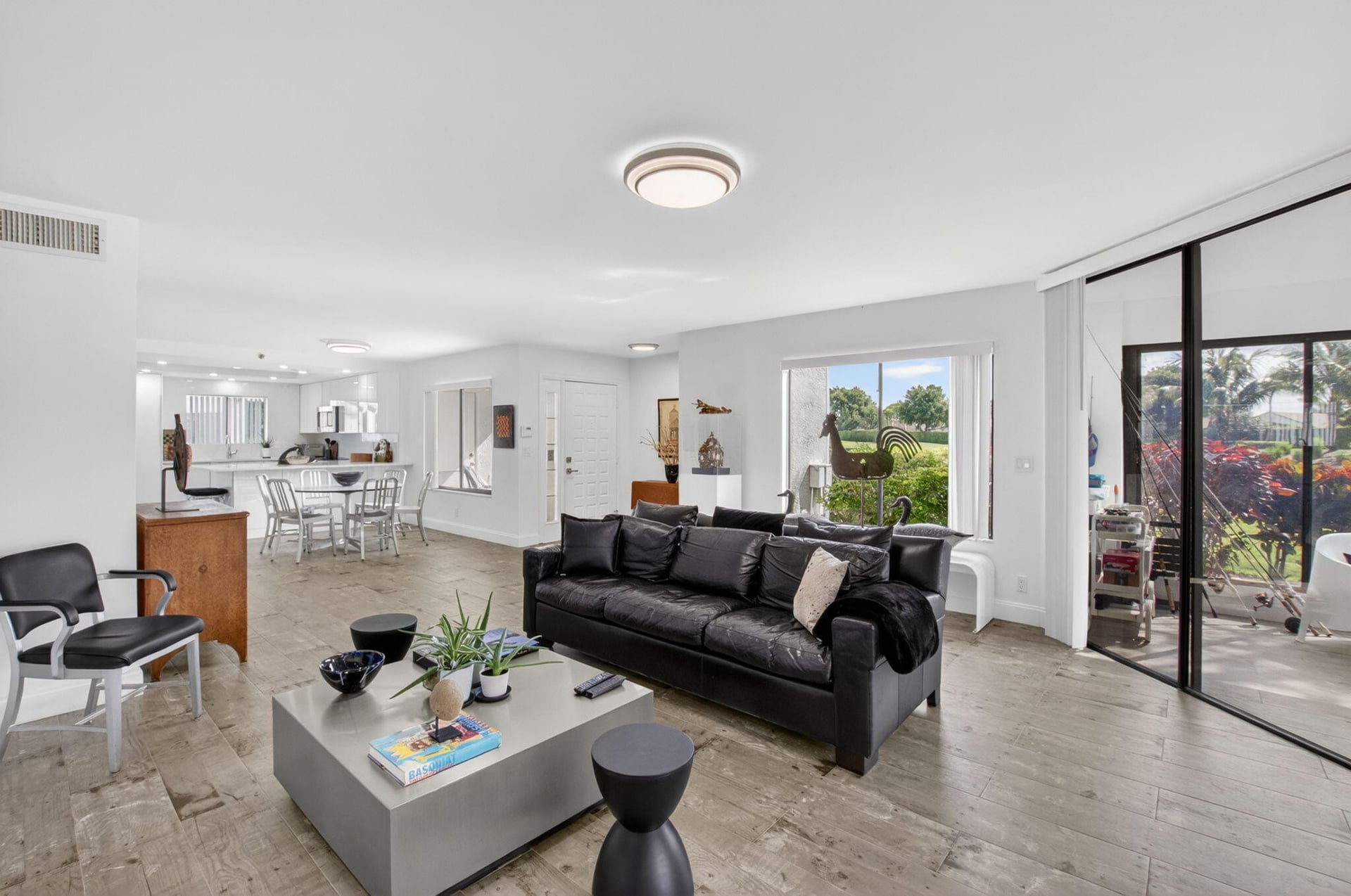Unit 12601 photo 19