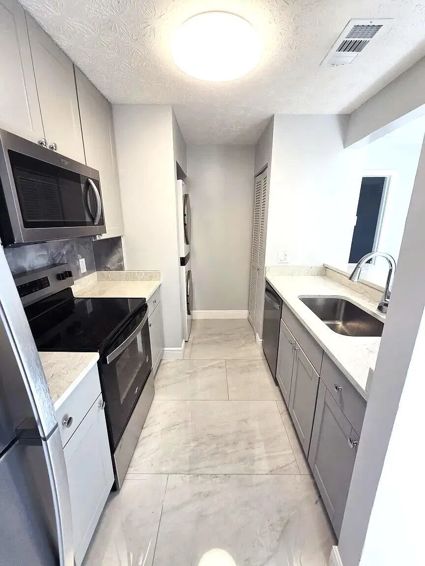 Unit 104 photo 4
