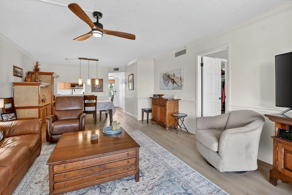 Unit 208 photo 13