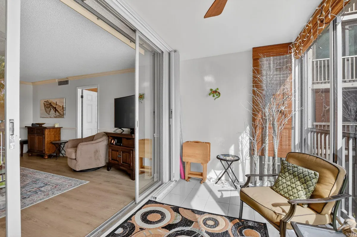 Unit 208 photo 16