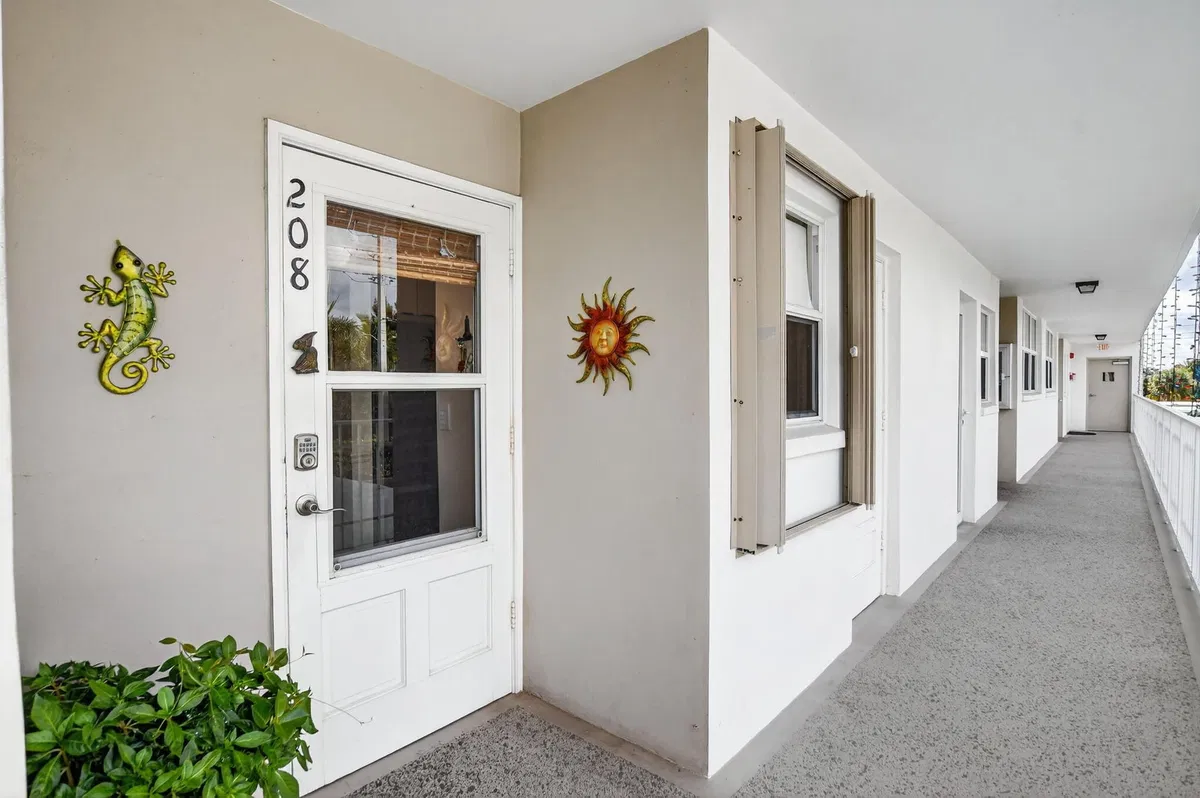 Unit 208 photo 28