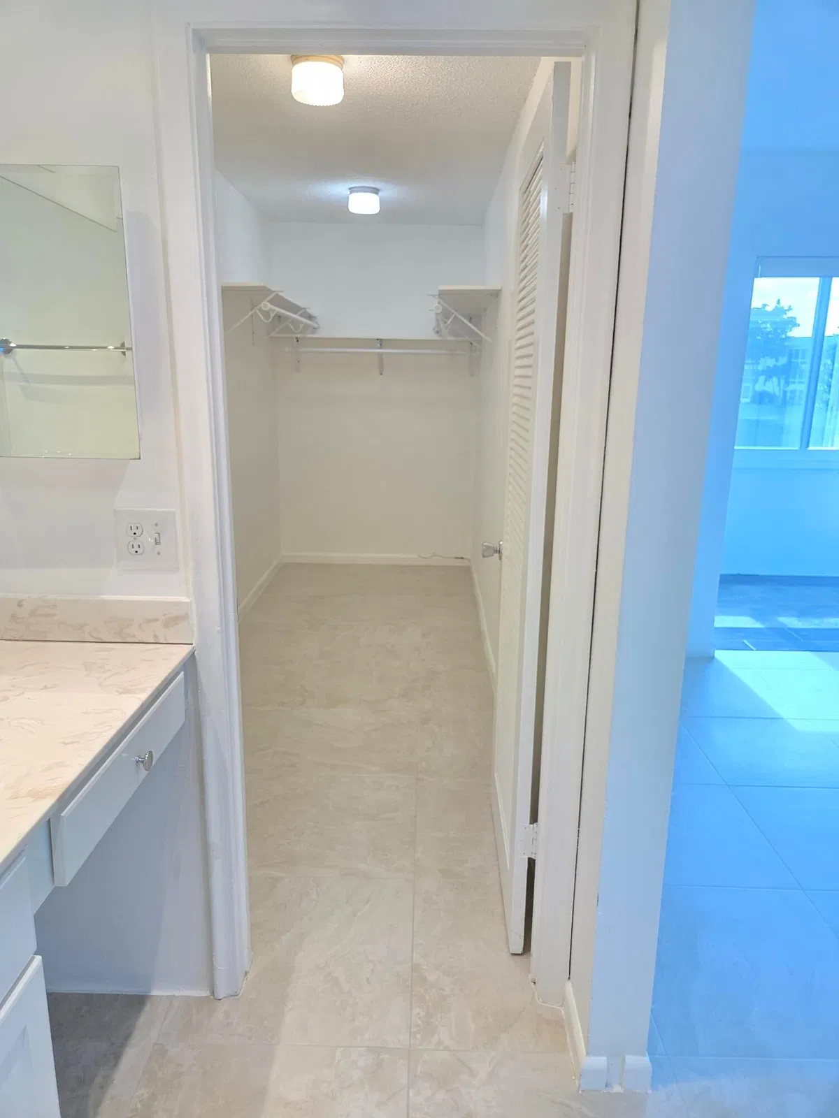 Unit 208 photo 10