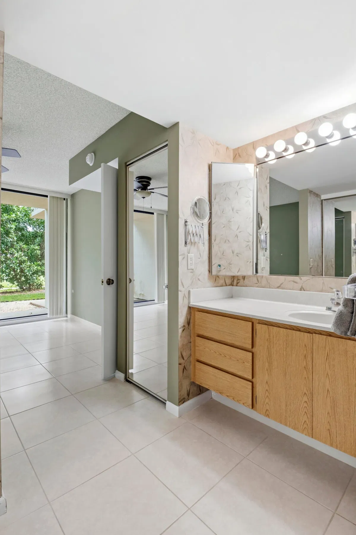 Unit 103 photo 16
