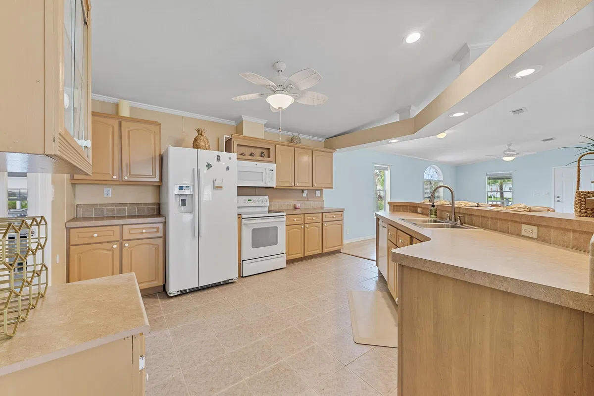 Unit 55 photo 16