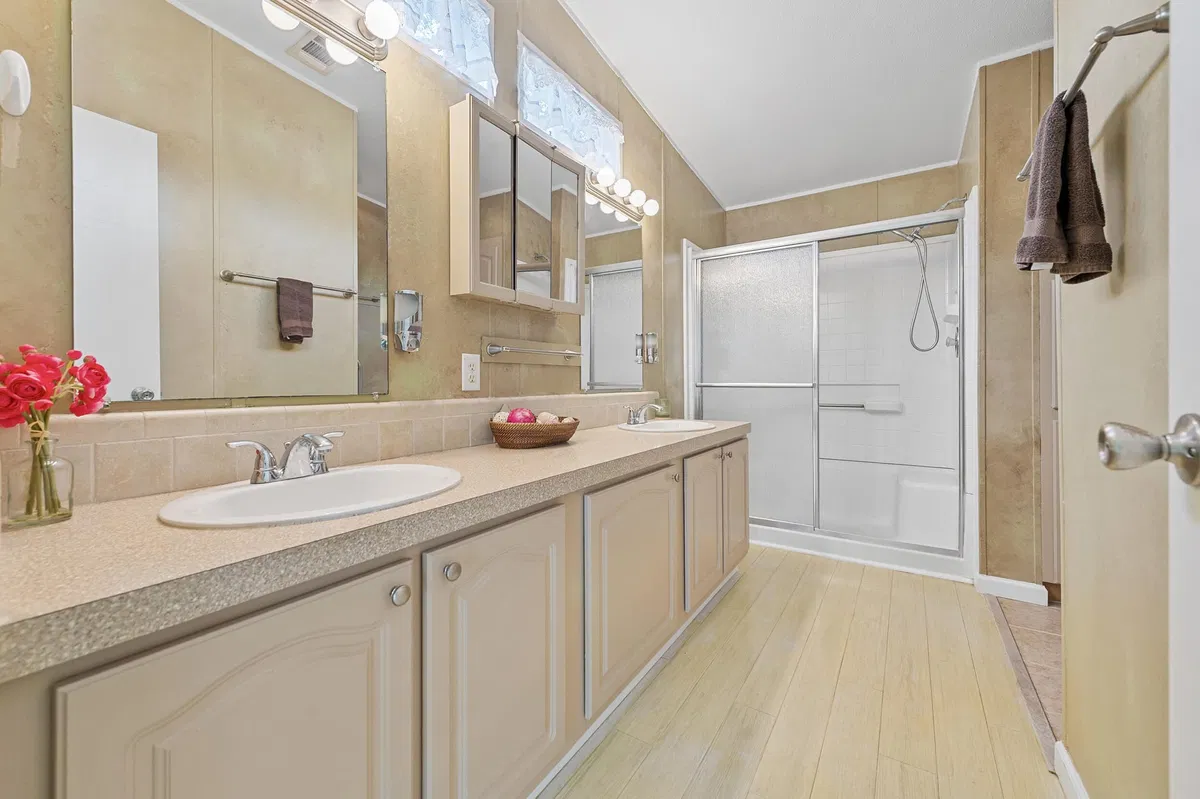 Unit 55 photo 22