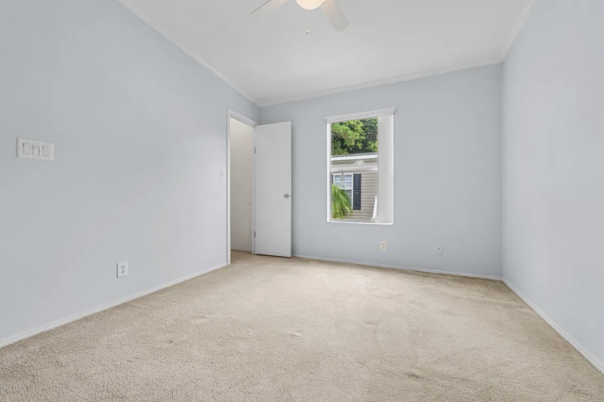 Unit 55 photo 25