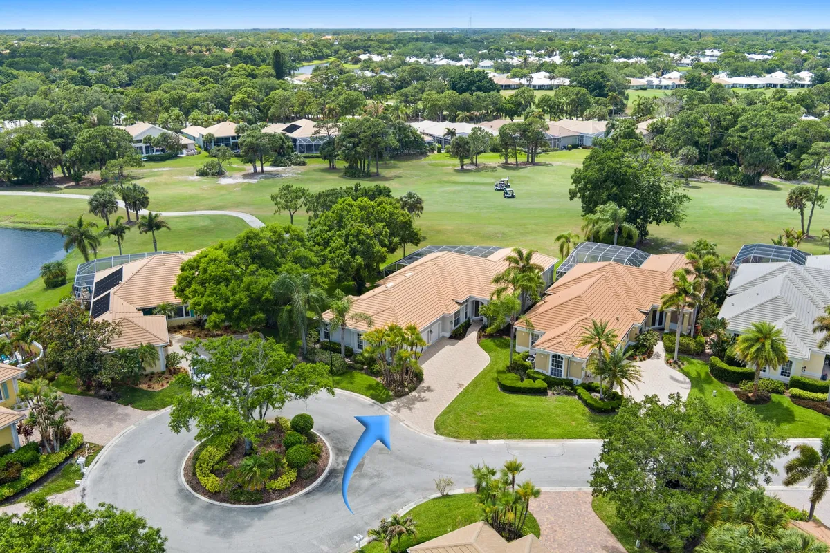 Monarch Country Club Residence