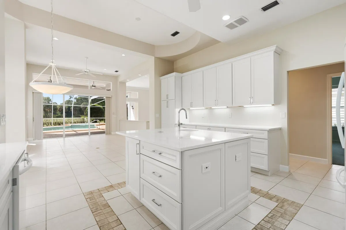 Monarch Country Club Residence photo 7