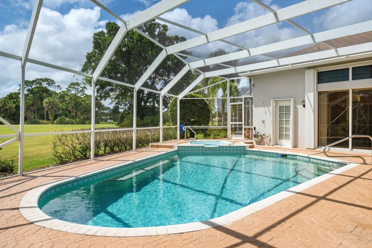 Monarch Country Club Residence photo 28