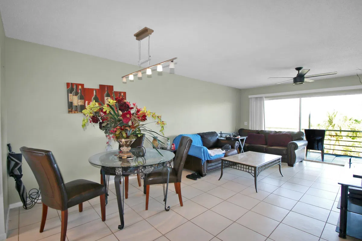  Unit 407 photo 7