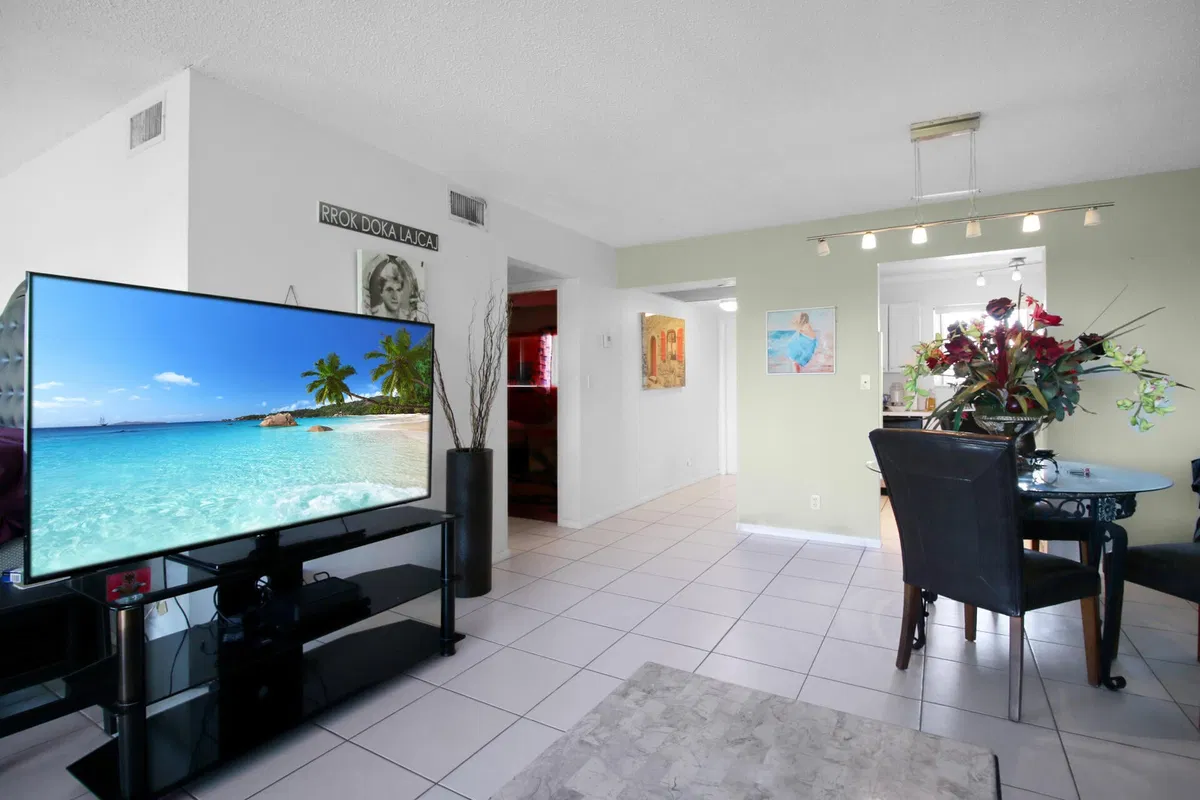  Unit 407 photo 10