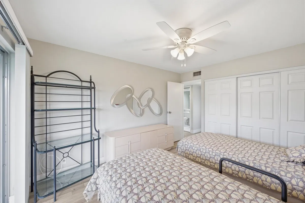 Residence photo 16