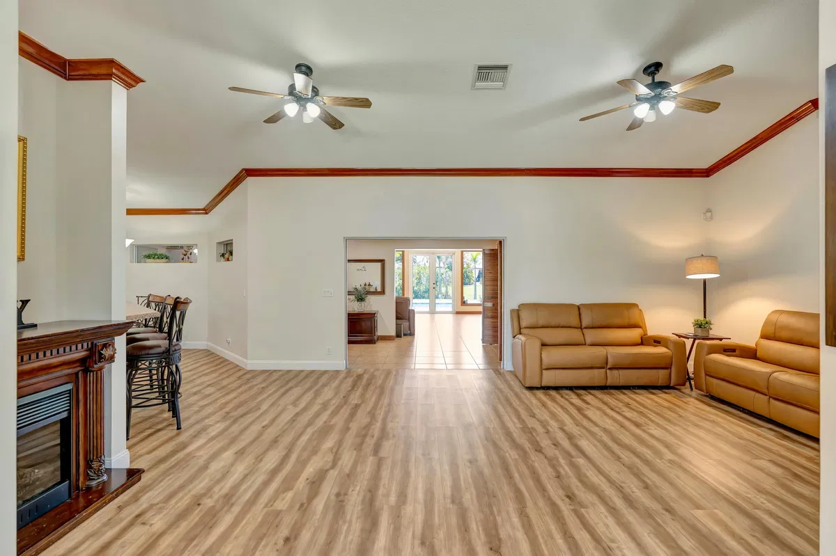  Residence photo 16